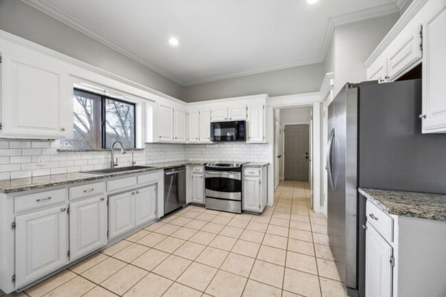 Building Photo - Stunning 4 bedroom 3.5 bath with office that sits on 1.5 acres in ALEDO ISD