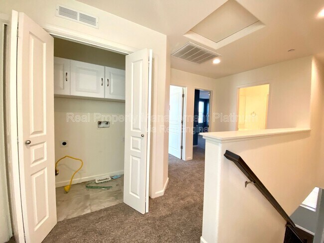 Building Photo - 2534 Mustang Dr