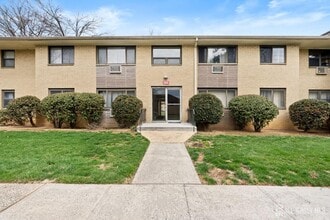 Building Photo - 401 US-22