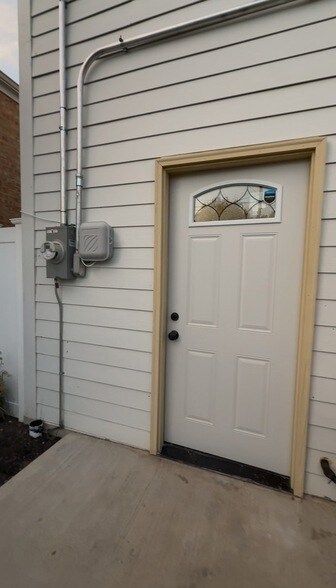 Building Photo - 3811 W 61st St