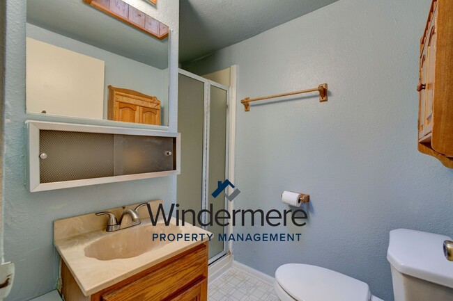 Building Photo - Private 2 bed 2 bath home