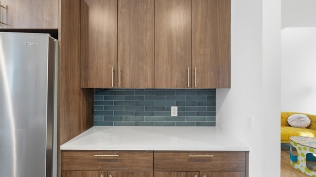 Building Photo - 207 Old Mountain Rd