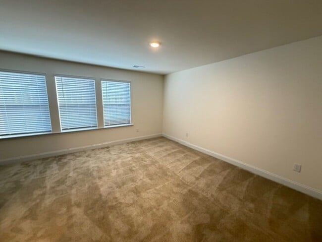 Building Photo - Mebane / Townhouse