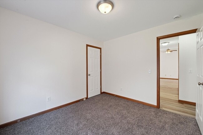 Building Photo - Large 3 Bed 2 Bath ranch for rent