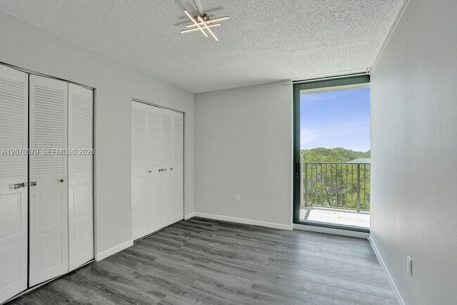 Building Photo - 1101 River Reach Dr