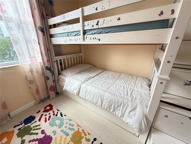 Building Photo - 17100 N Bay Rd