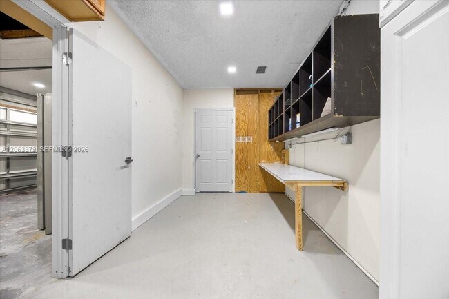 Building Photo - 4201 W Sailboat Dr