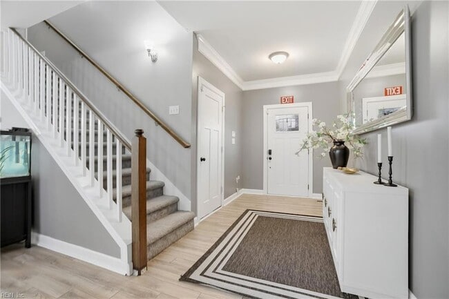 Building Photo - 1859 Parkview Ave