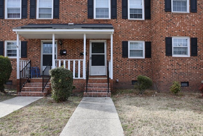 Building Photo - 510 S Vermont St