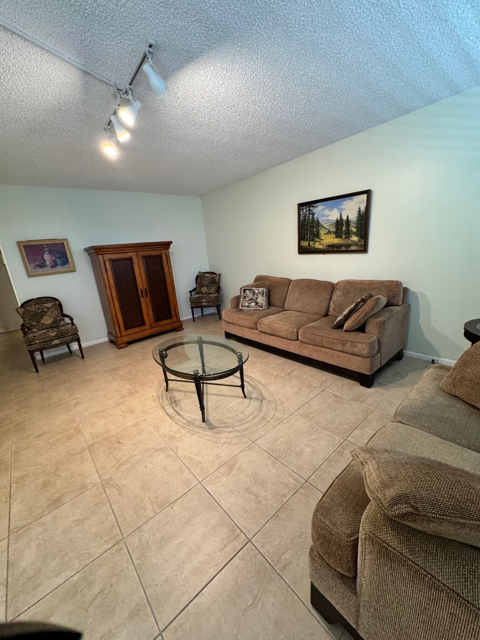 Building Photo - 4007 Yarmouth a