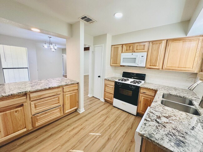 Building Photo - MOVE IN SPECIAL!!! - Updated 3-Bed Home wi...
