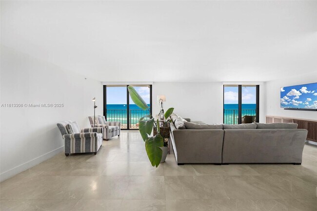 Building Photo - 2625 Collins Ave