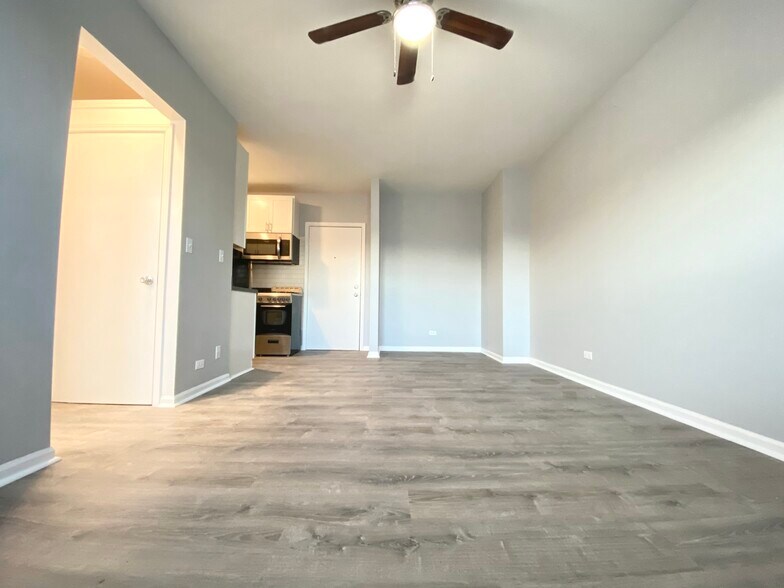 4031 Kenmore Studio - Style 1 - 4031 N Kenmore Apartments