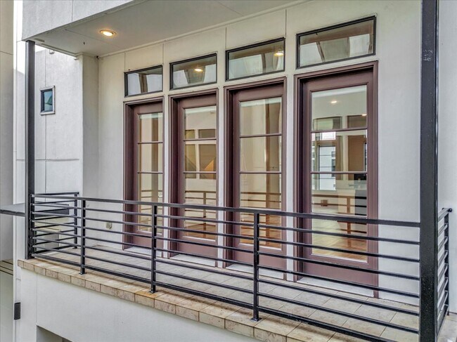 Building Photo - 2104 Colorado St