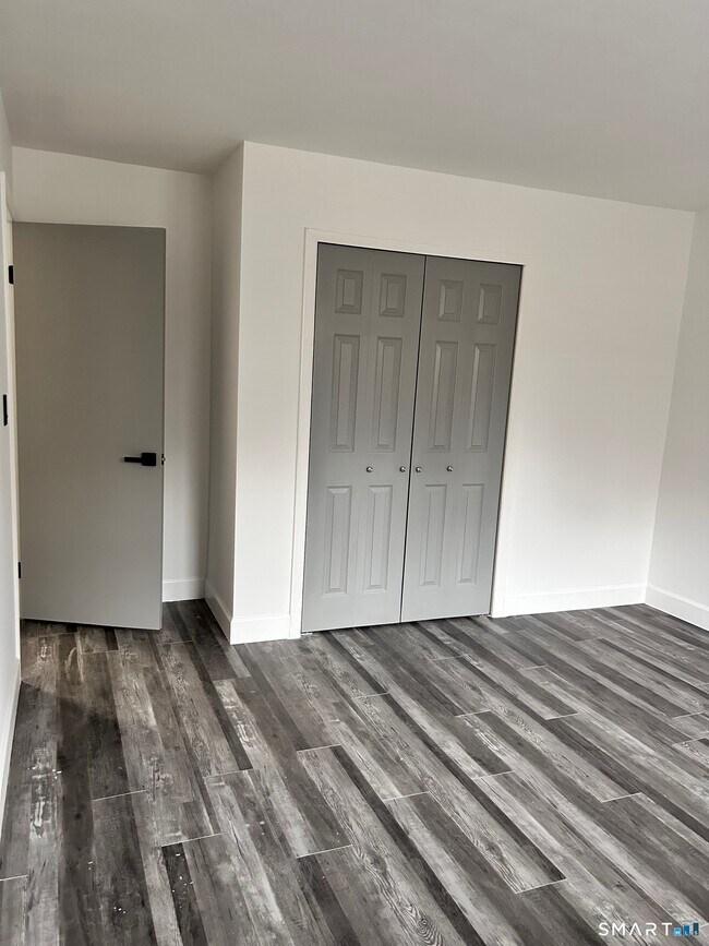 Building Photo - 1109 Waterbury Rd