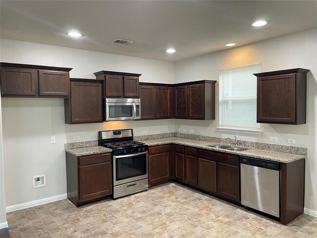 Building Photo - 221 Sambar Dr