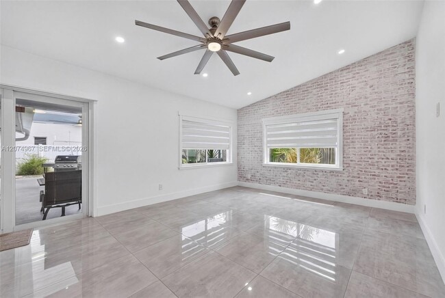 Building Photo - 5804 SW 116th Ave