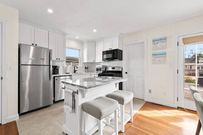 Building Photo - 7 Whiting Rd