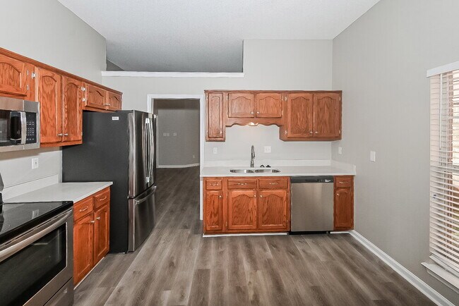 Building Photo - 5370 Russell Dr