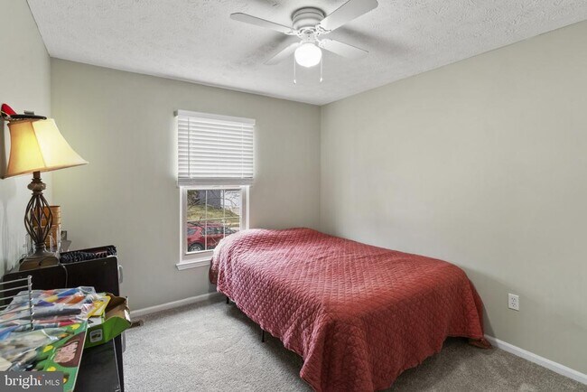 Building Photo - 6018 River Birch Ct