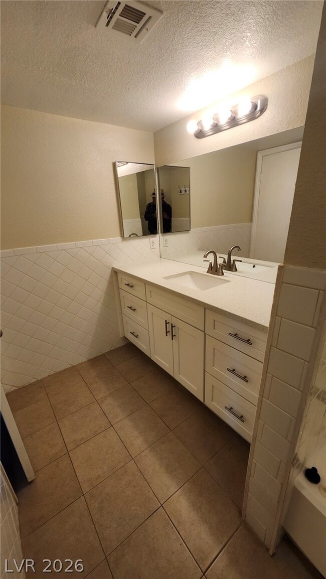 Building Photo - 1909 High Valley Ct