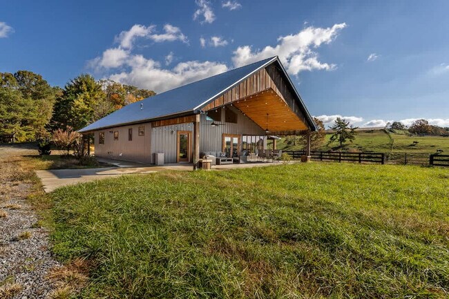 Building Photo - 299 Westview Dr