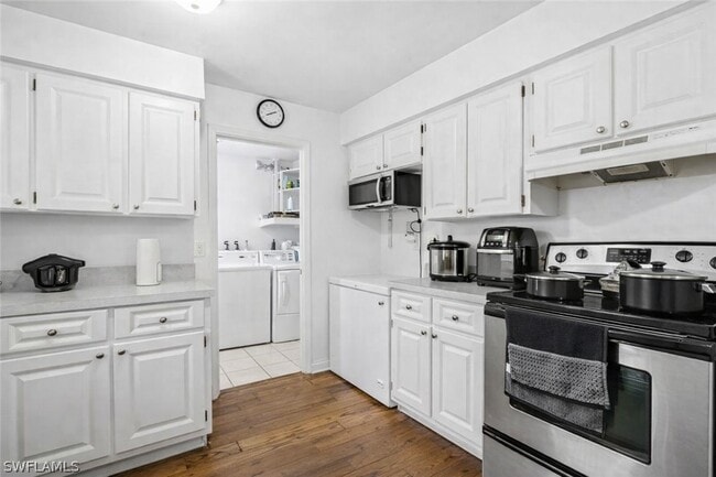 Building Photo - 852 Ashland St E