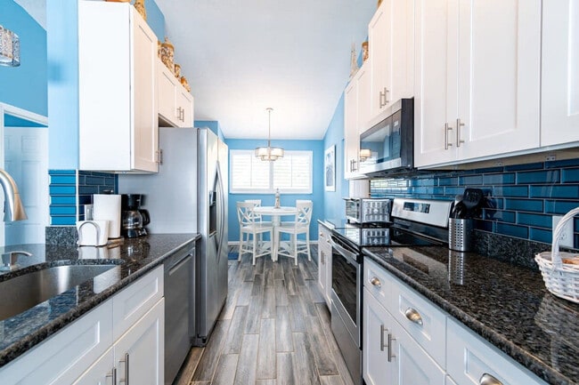 Building Photo - 516 Beach Park Ln