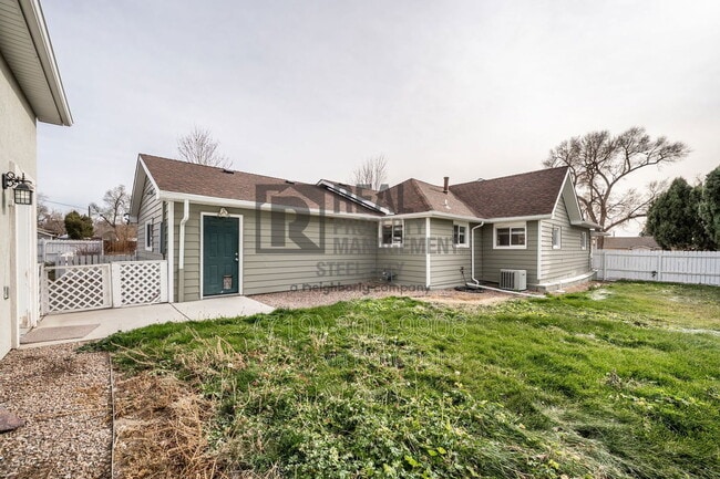 Building Photo - 903 W 15th St