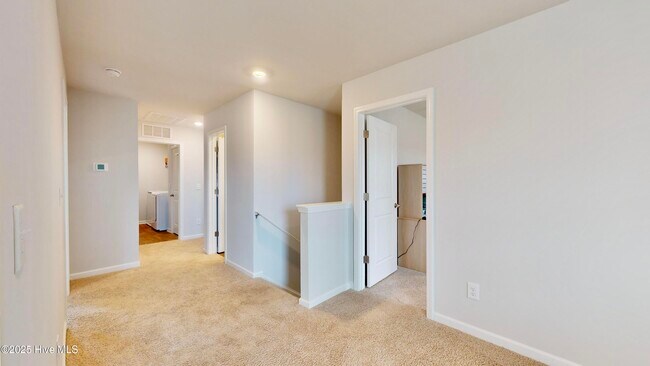 Building Photo - 509 Dakota Ave