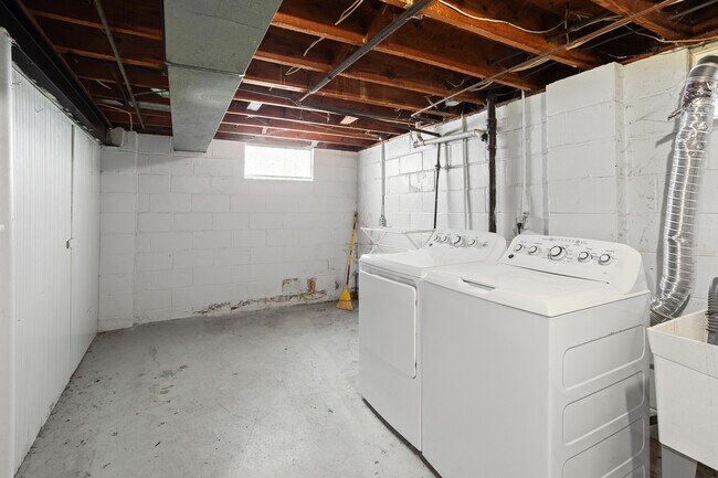 Building Photo - 2128 Windemere Ave