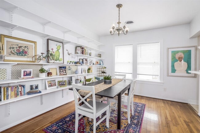 Building Photo - 2343 Wroxton Rd