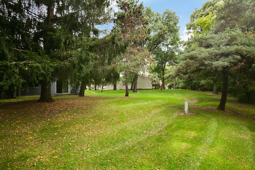 Building Photo - 12115 Drake St NW