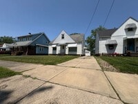 Building Photo - Completely Renovated 3 Bed - 2 Full Bath Cape Cod for Rent!