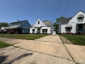 Building Photo - Completely Renovated 3 Bed - 2 Full Bath C...