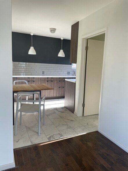 Kitchen and sitting area - 609 N Mariposa Ave