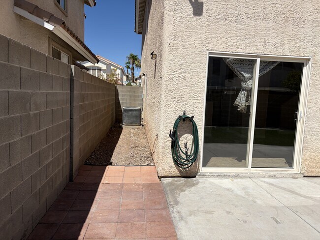 Building Photo - 8455 Faucet Ave