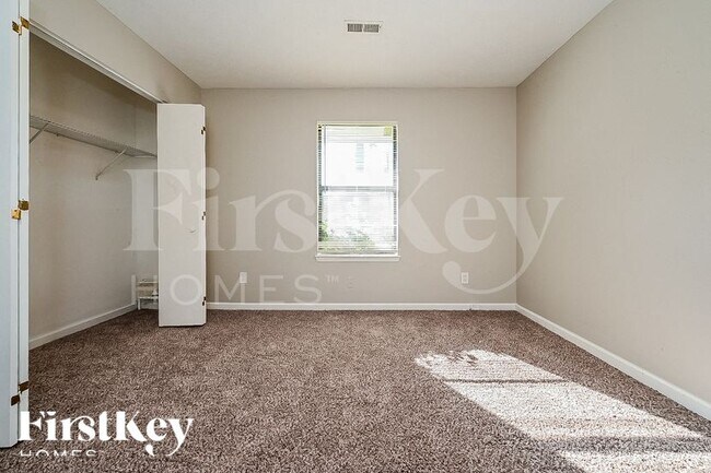 Building Photo - 765 Fieldstone Dr