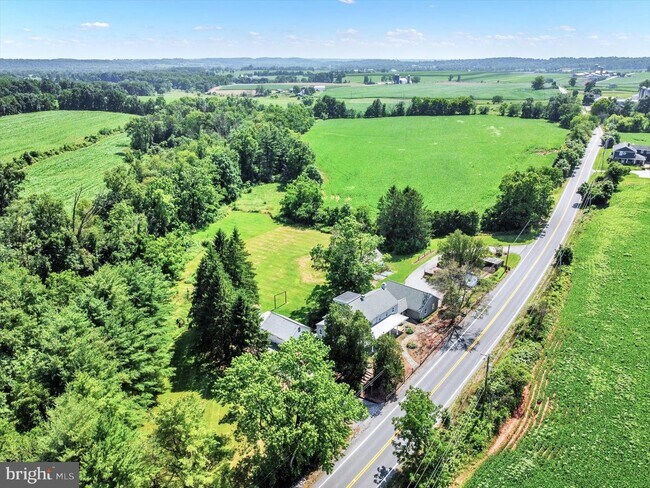 Building Photo - 4551 Colebrook Rd