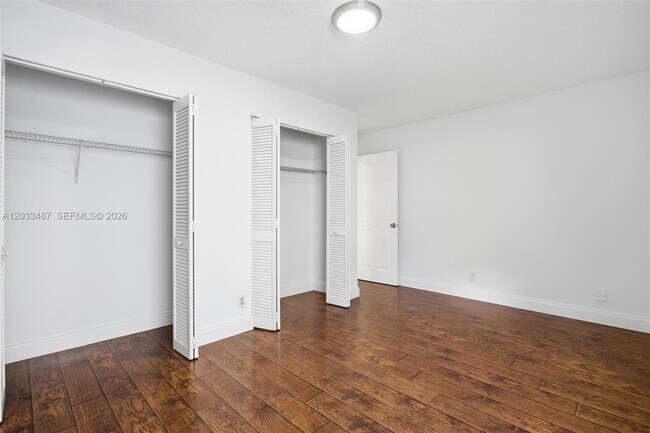 Building Photo - 10633 NW 32nd Ct