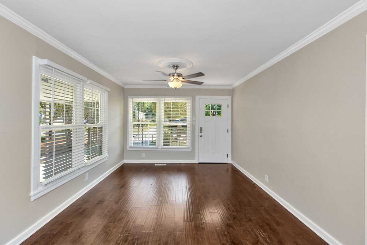 Building Photo - 3116 Hale Dr SW