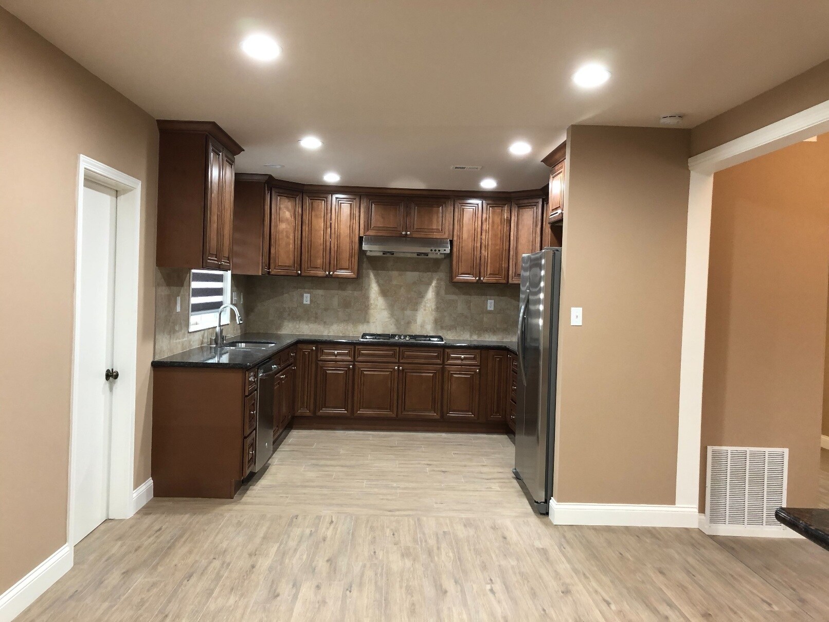 Building Photo - 3488 Riverside Dr