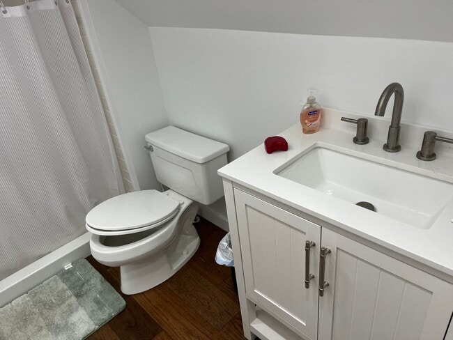 Building Photo - Large 3 bedroom home with a den!