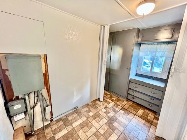 Building Photo - 825 Oakwood Dr