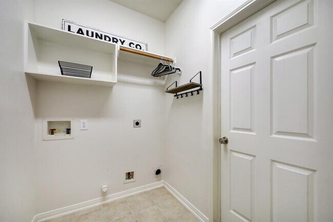 Building Photo - 3719 Wild Oak Dr