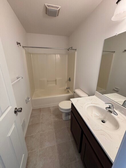 Building Photo - 300 Milkweed Dr