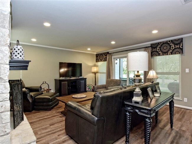 Building Photo - 222 Lido St