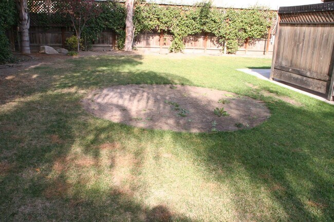 Building Photo - Great home for rent in Visalia!