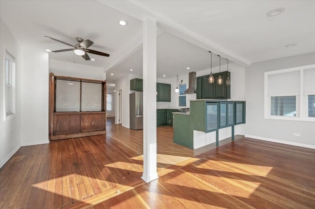 Building Photo - 3450 N Hamlin Ave