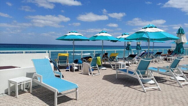 Building Photo - 3140 S Ocean Dr
